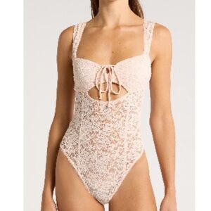 FREE PEOPLE STRIKE A POSE SLEEVELESS LACE BODYSUIT SOFT PEACH XS